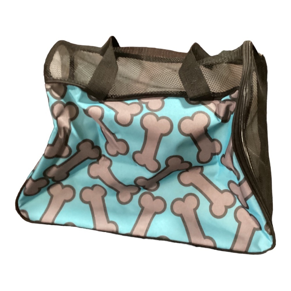 NWOT pet‎ carrier holds up to 11 lbs. Blue - #381